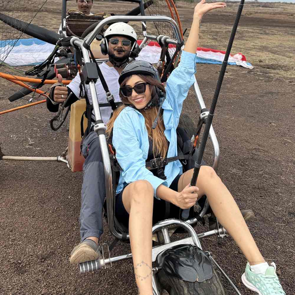 Guests laughing and chatting with the pilot before their paramotoring flight